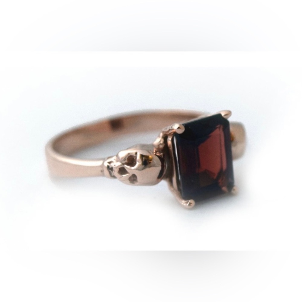 10k Rose Gold Ring, Garnet Stone